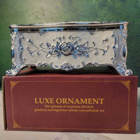 Premium Tissue box holder -White color